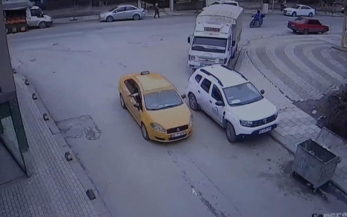 Abdest almak için girdiği camide silahla vuruldu