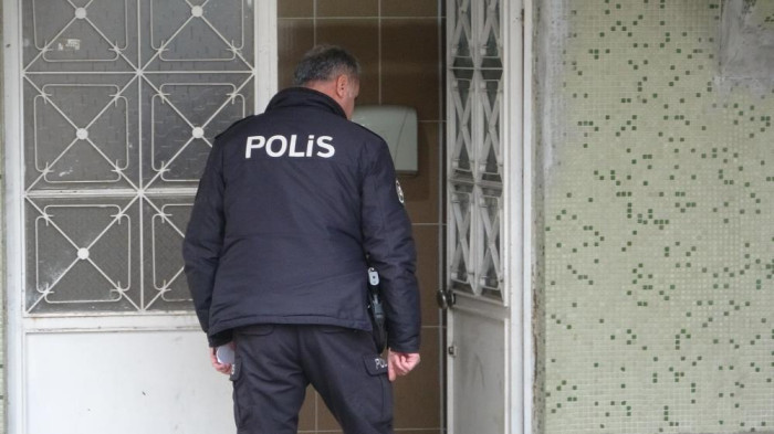 Abdest almak için girdiği camide silahla vuruldu