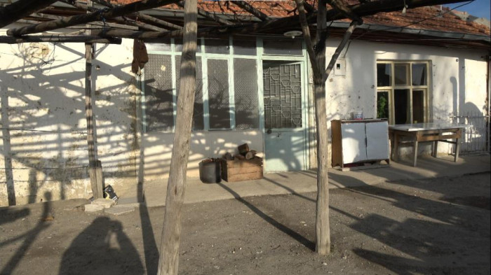 Kapıyı açınca kordon bağı kesilmemiş bebekle karşılaştı