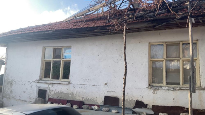 Kapıyı açınca kordon bağı kesilmemiş bebekle karşılaştı