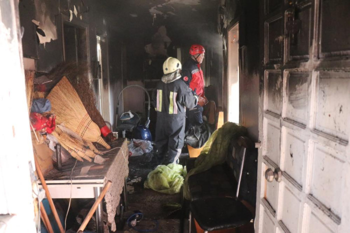  İki katlı evde yangın çıktı