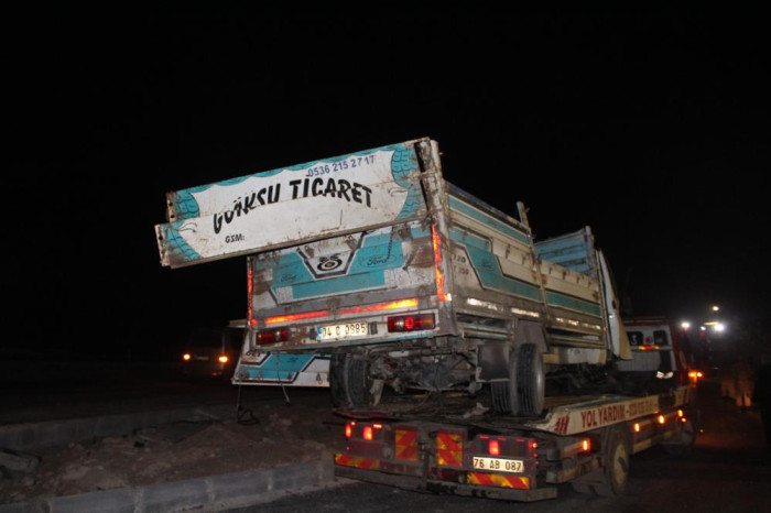 Iğdır’da tır kamyonete çarptı: 1 ölü, 2 ağır yaralı