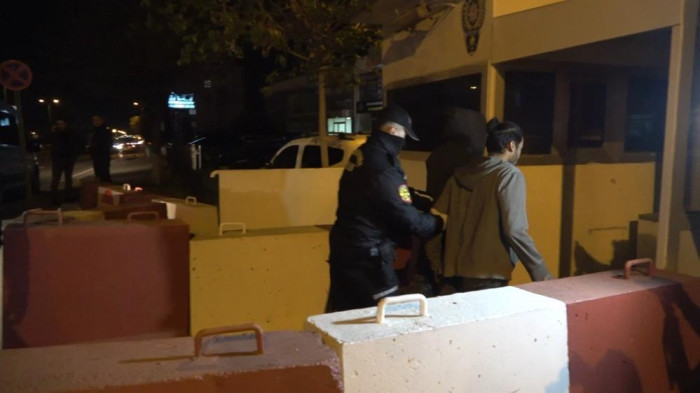 Bir tır dolusu kaçak, dorsenin brandalarını delip kaçmak üzereyken yakalandı