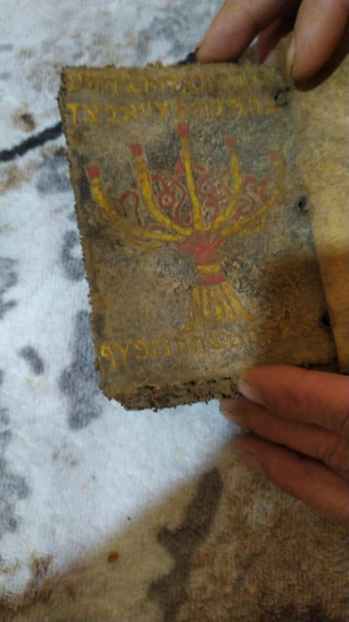 Giresun’da 700 yıllık el yazması Tevrat ele geçirildi