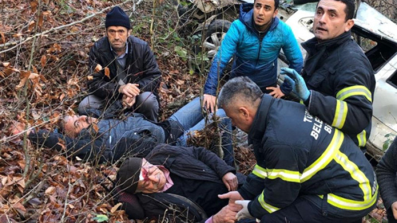 Tokat’ta otomobil uçuruma devrildi, yaralılar güçlükle kurtarıldı