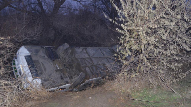  Konya’da yolcu otobüsü şarampole devrildi: 15 yaralı