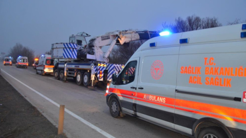 Konya’da yolcu otobüsü şarampole devrildi: 15 yaralı