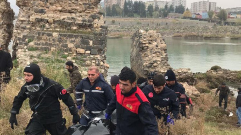 Dicle Nehri'ne atlayan gencin cansız bedenine ulaşıldı