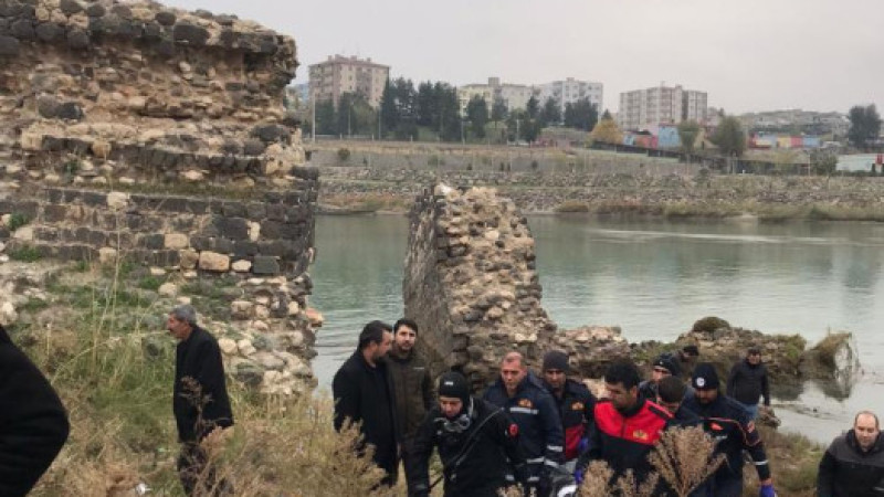 Dicle Nehri'ne atlayan gencin cansız bedenine ulaşıldı
