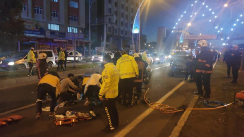 Yolun karşısına geçerken otomobilin çarptığı çocuk ağır yaralandı