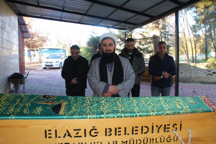 Ailesi cenazeyi kabul etmedi, zihinsel engelli kız kimsesizler mezarlığına defnedildi