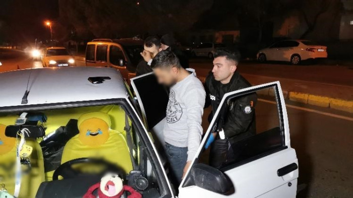 Eroin ve sentetik hapla yakalandı