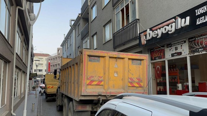  Bu evden yaklaşık 40 ton çöp çıkartıldı