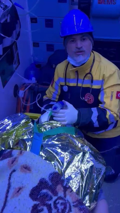 ‘Beni özele götürmeyin, param yok’ diyen Emine teyze konuştu 