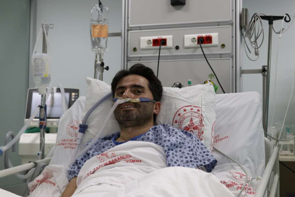 Aşı olmayı erteledi, korona virüs sebebi ile ölümden dönünce böyle seslendi