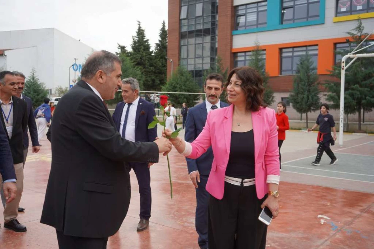 24 Kasım’da Öğretmenlere Gül ve Teşekkür: MHP Samsun’dan Anlamlı Ziyaret