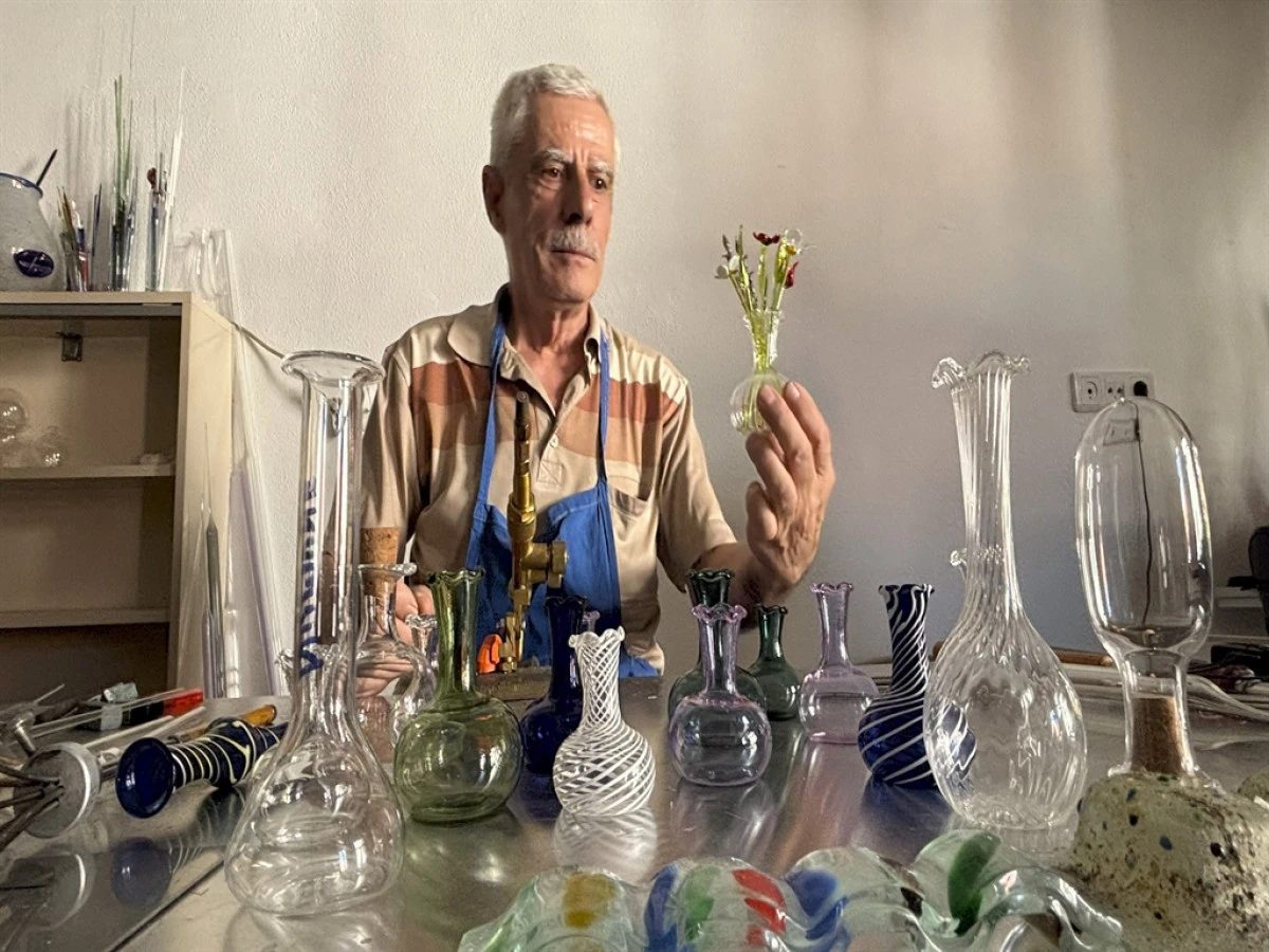“Ankara’da Cam Ustası Tarihi Gözyaşı Şişelerini Aslına Uygun Restorasyonla Yeniden Canlandırıyor”