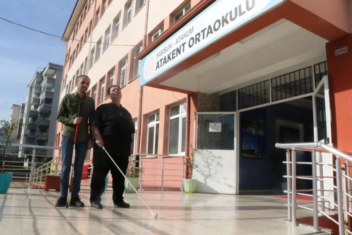 Aynı okulda görevli görme engelli iki öğretmen çevrelerine ilham veriyor