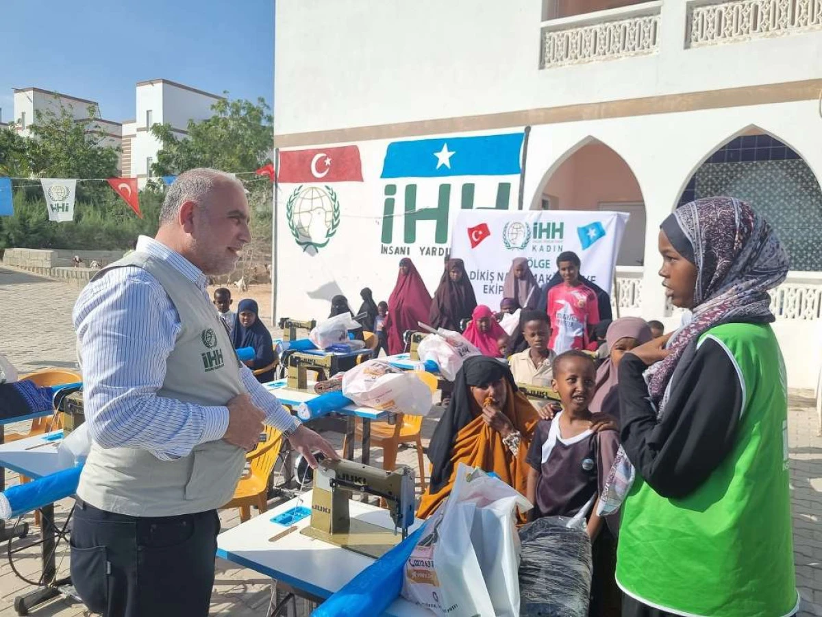Başkan Sandık&ccedil;ı'dan Somali'de G&ouml;n&uuml;l K&ouml;pr&uuml;s&uuml;