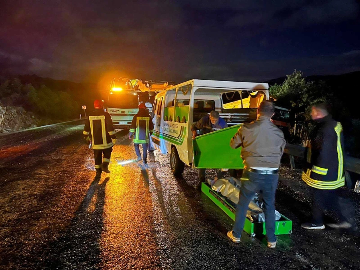Beyşehir’de Feci Kaza: Kamyon Refüje Çarpıp Devrildi, 2 Ölü 1 Yaralı