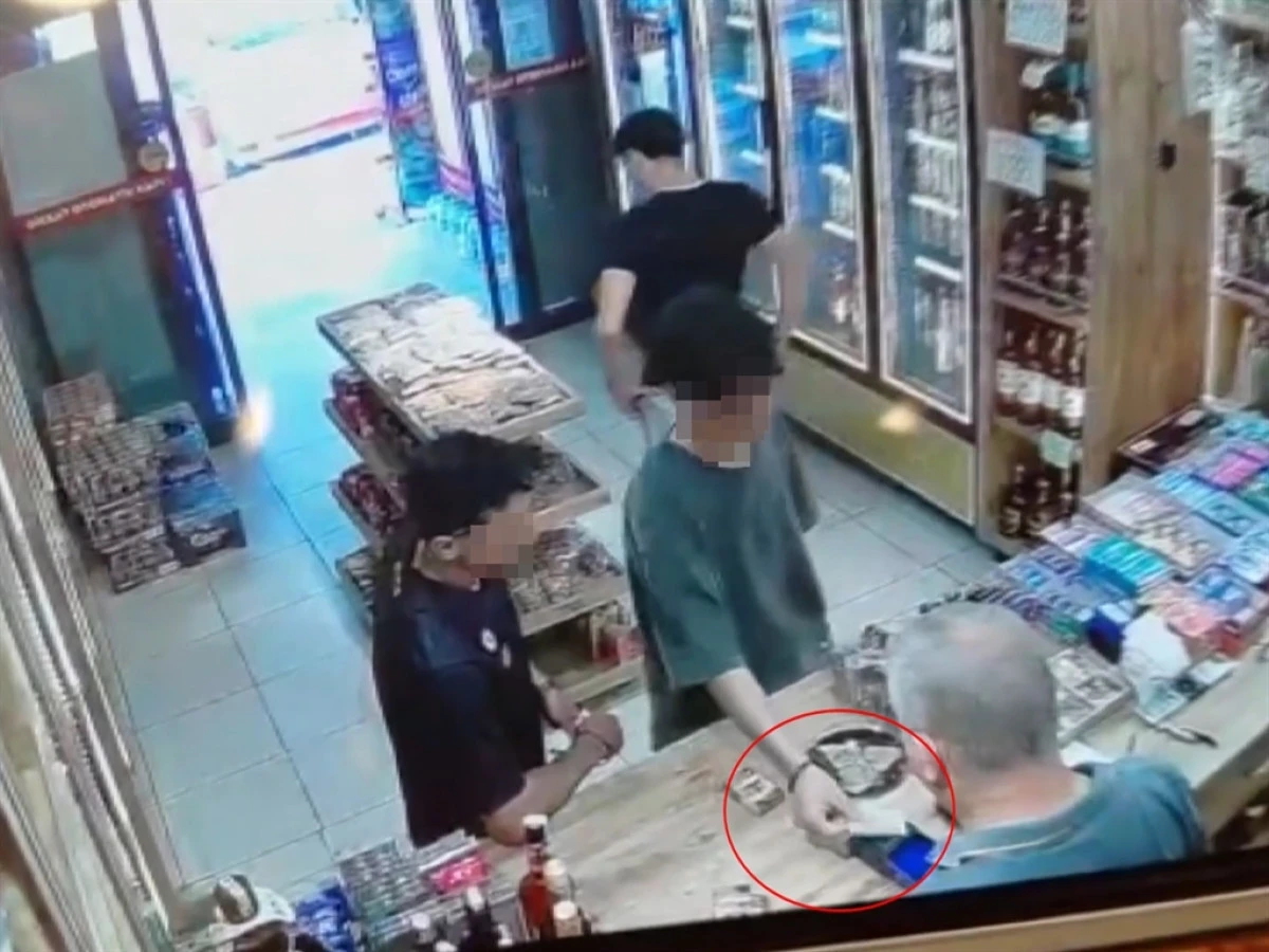 Buldukları Kredi Kartıyla Alışverişe &Ccedil;ıktılar!