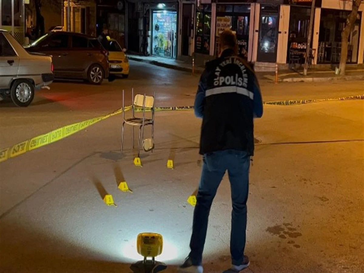 Cami Önünde Silahlı Saldırı! 1 Kişi Yaralandı, Şüpheliler Kaçtı