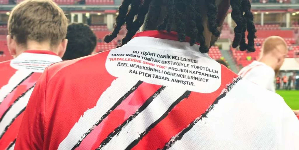 Canikli Özel Öğrenciler Tasarladı, Samsunsporlu Futbolcular Sahada Yerini Aldı