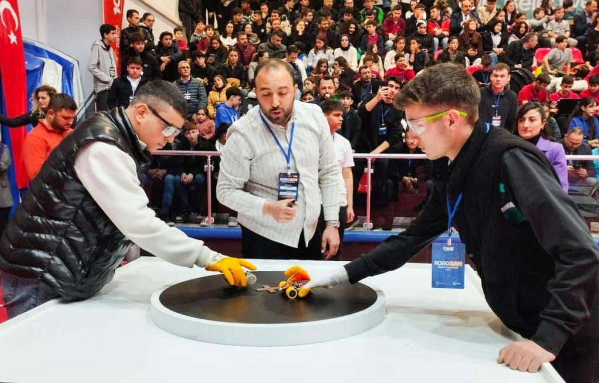 Canik'te Genç Mucitler Robotlarıyla Sahneye Çıkıyor