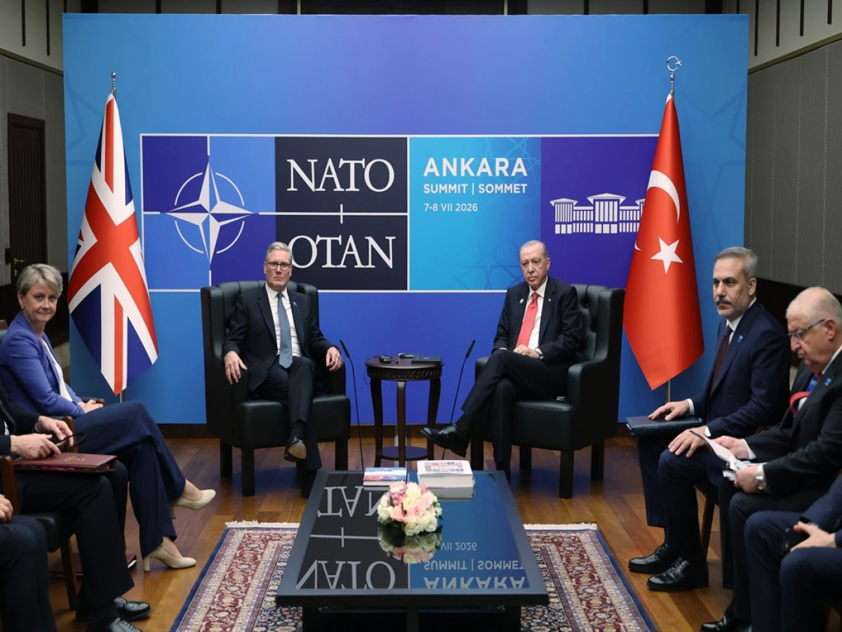 Cumhurbaşkanı Erdoğan, Birleşik Krallık Başbakanı Starmer'i kabul etti
