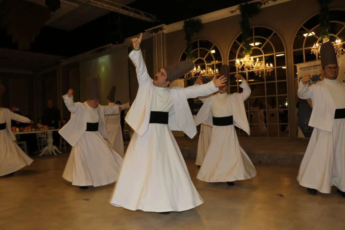 Down sendromlu &ccedil;ocukların semazen ve zeybek g&ouml;sterisi beğeni topladı