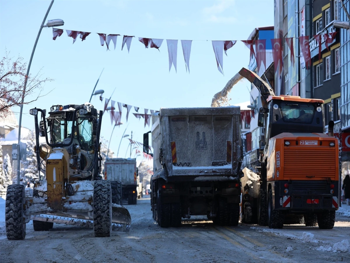Erzurum&rsquo;da Kar Seferberliği: 1200 Personel, 400 Ara&ccedil; Sahada
