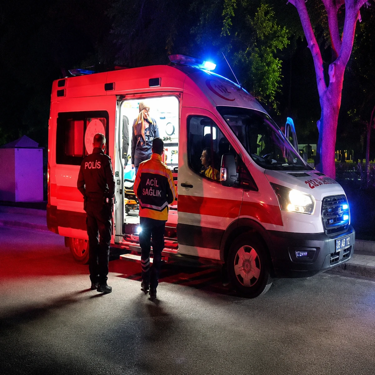 Gece Yarısı Parkta Silahlı Kavga: 2 Kişi Yaralandı