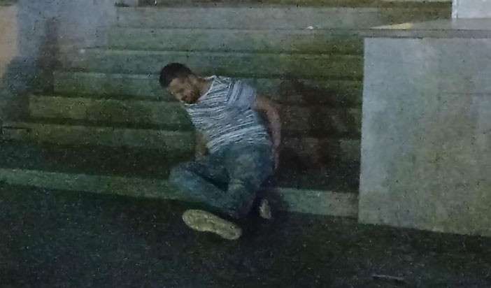 Gel sana sarılayım” deyip, kalçasından bıçakladı