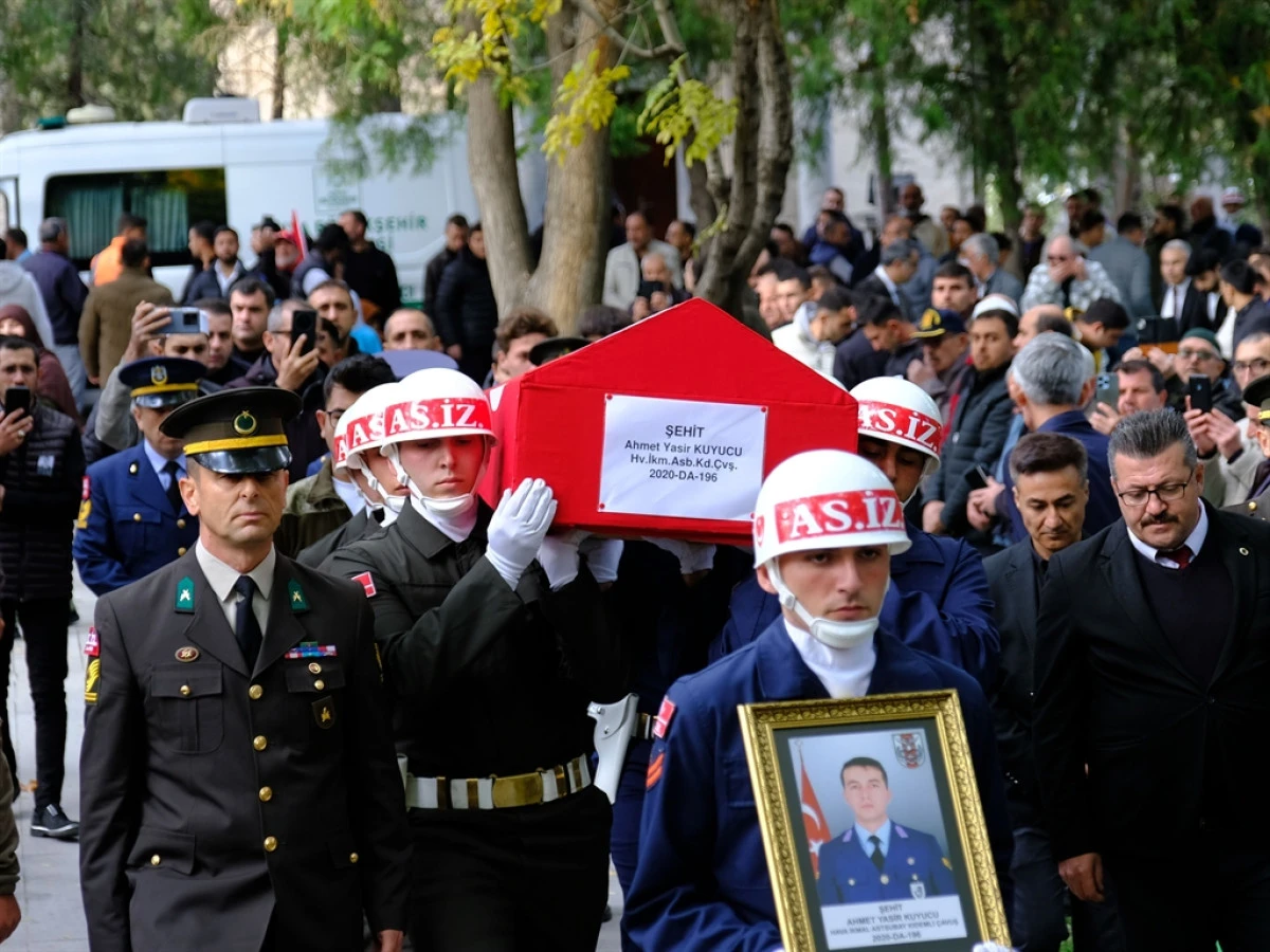 “Kalplere Kazınan Veda: Şehit Astsubay Kuyucu Binlerin Dualarıyla Uğurlandı”