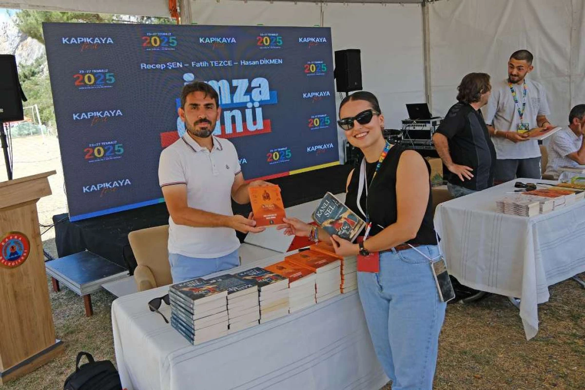 KAPIKAYAFEST’TE YAZAR VE ŞAİRLER OKURLARI İLE BULUŞTU