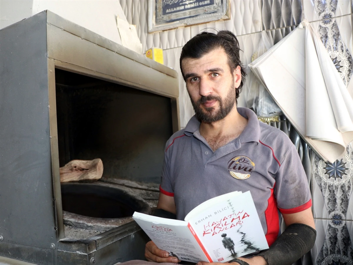 Lavaş ekmek &uuml;retirken &ccedil;ocukluk hayali olan romanı yazdı