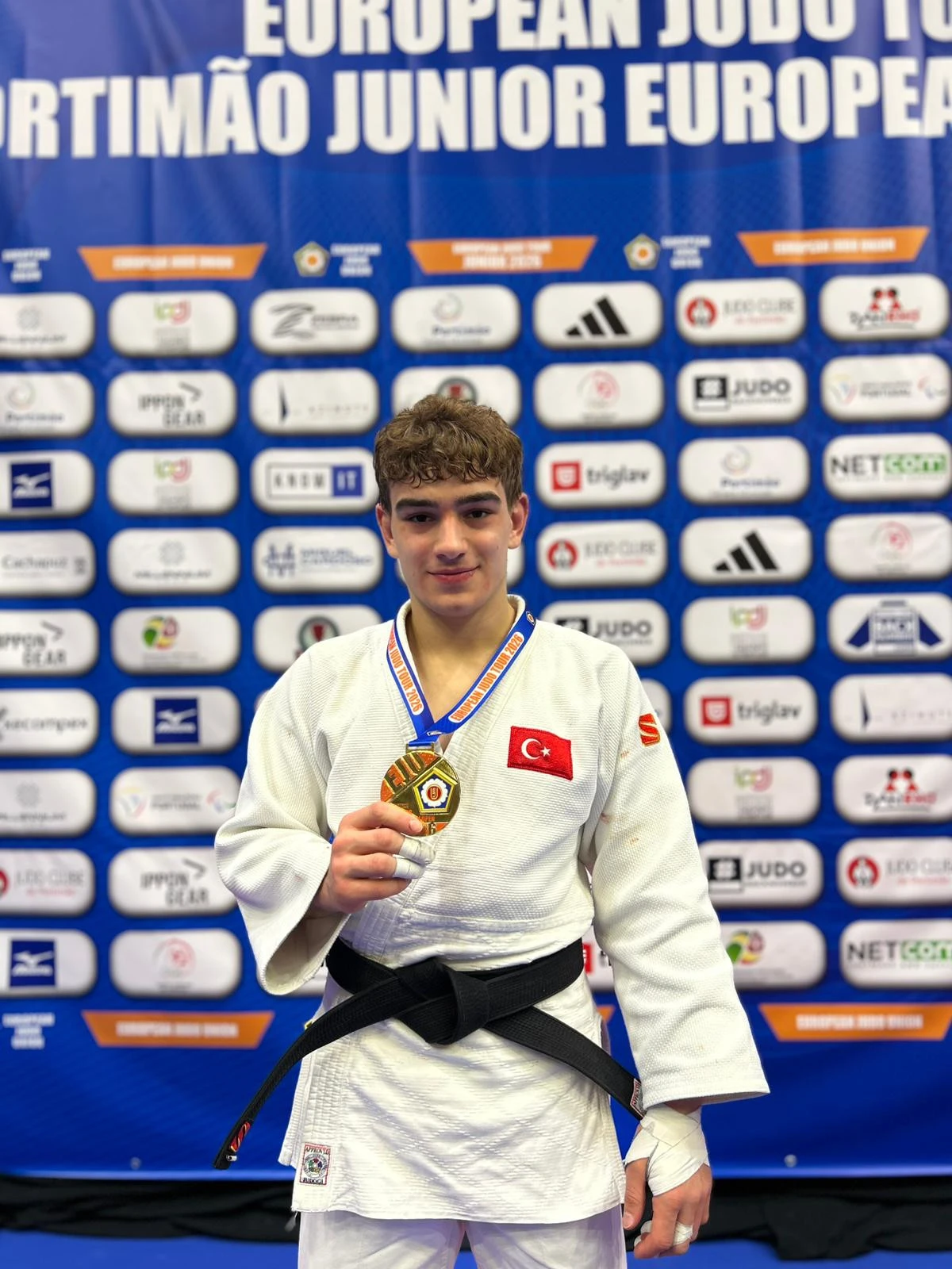 Mustafa Berat Şimşek, Portekiz&rsquo;de Avrupa Şampiyonu oldu