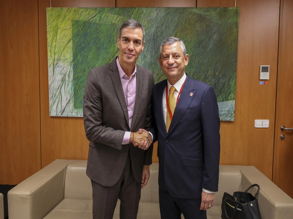Özgür Özel, İspanya Başbakanı Pedro Sanchez ile Görüştü