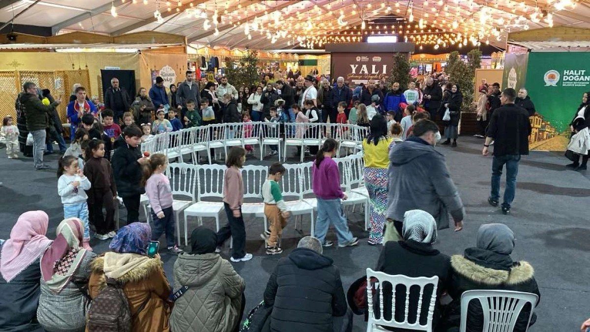 Samsun B&uuml;y&uuml;kşehir'in Bayram Sokağı yoğun ilgi g&ouml;r&uuml;yor