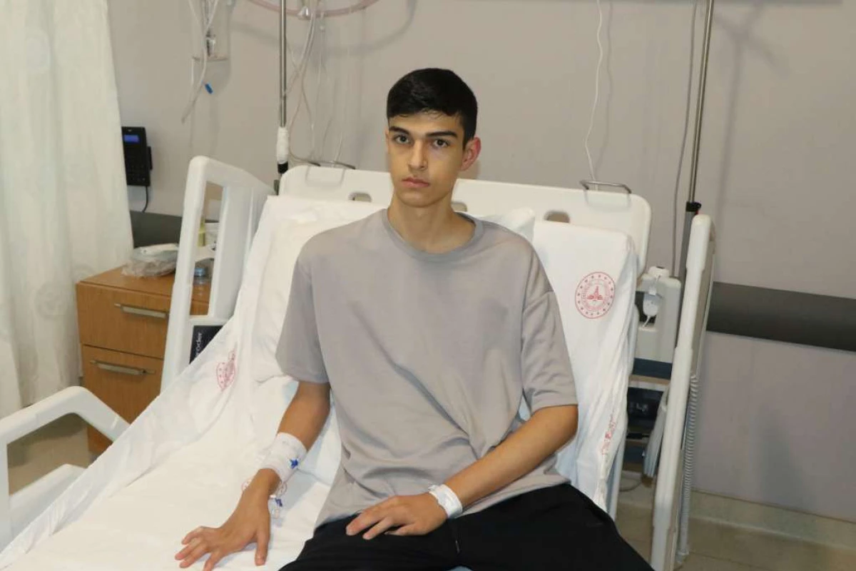 Samsun&rsquo;da 17 yaşındaki hastanın g&ouml;ğs&uuml; ameliyatla d&uuml;zeltildi