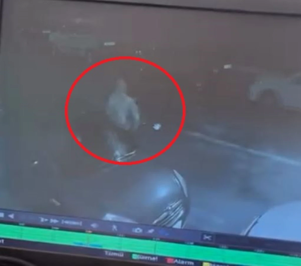 Samsun'da otomobilin camını kırıp kaçan şüpheli aranıyor