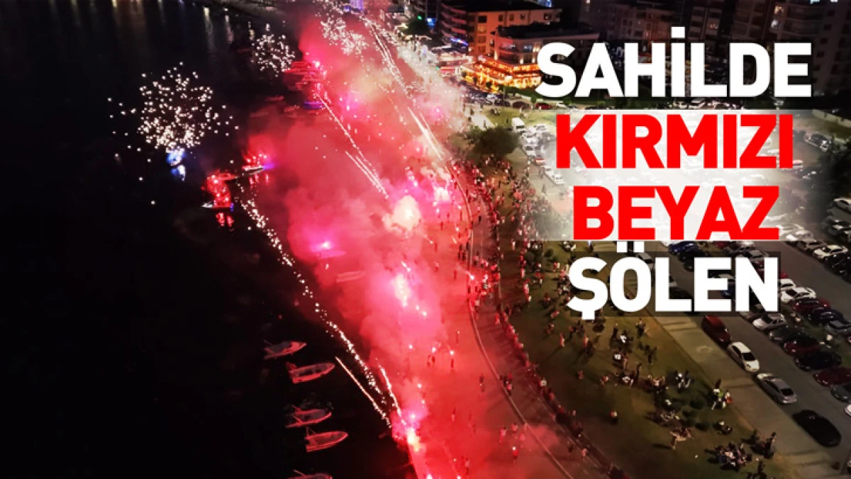 Samsunspor&rsquo;un 61&rsquo;inci yılı sahilde meşalelerle kutlandı