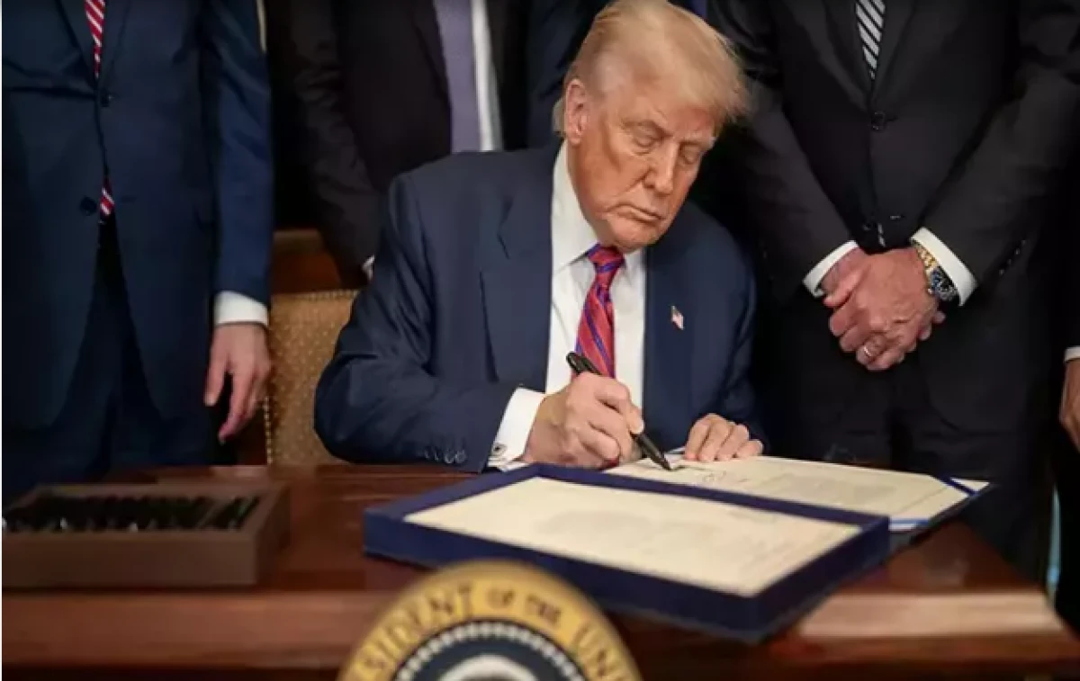 SON DAKİKA: Trump&rsquo;tan İran&rsquo;la Ticaret Yapan &Uuml;lkelere Ek G&uuml;mr&uuml;k Vergisi Kararı