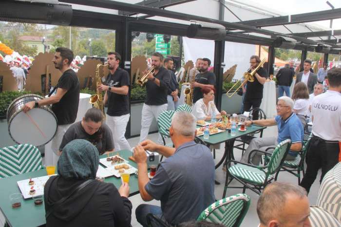 USLUOĞLU'NDAN 40. YILINDA 5. ŞUBE