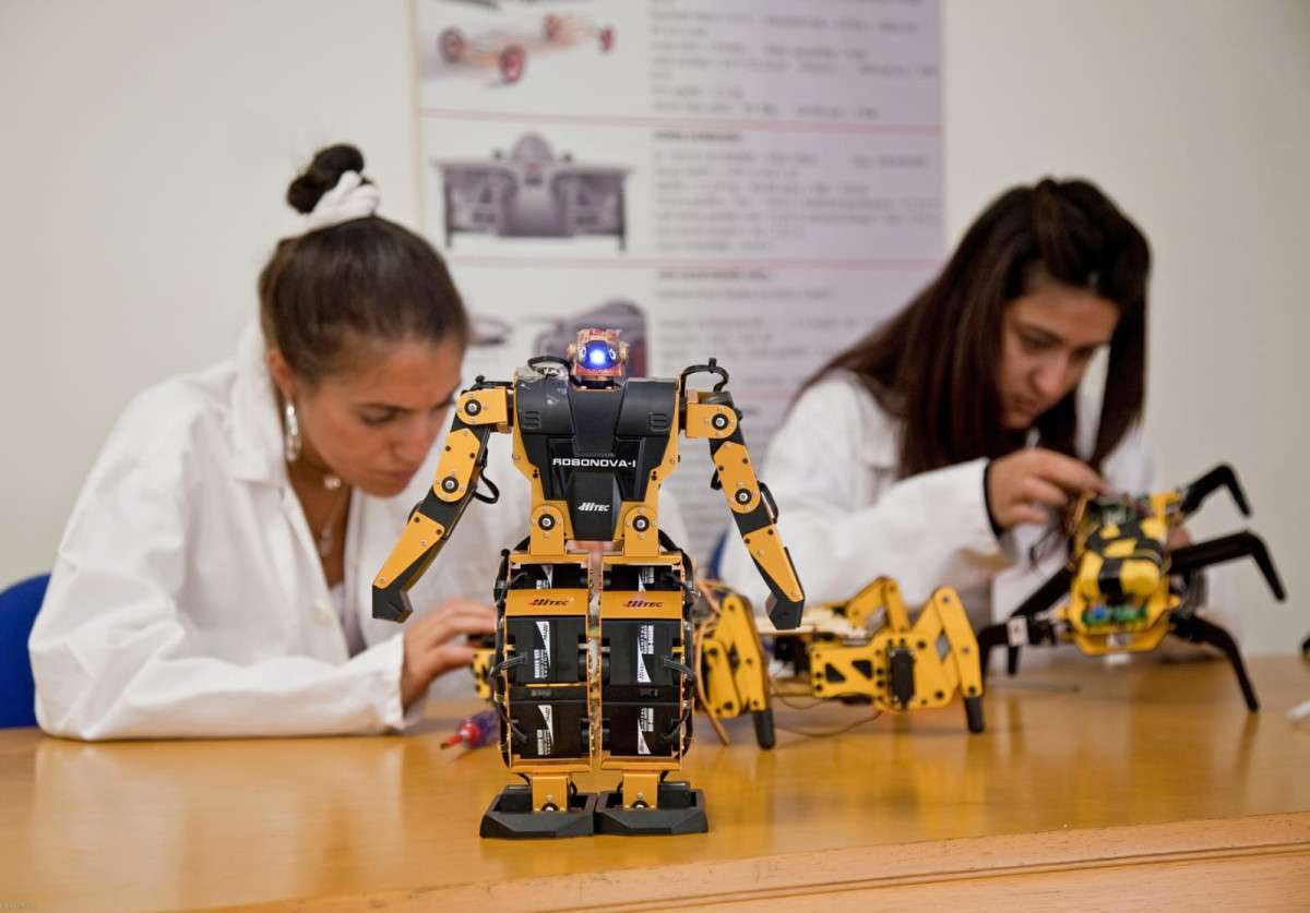 YÖK: Yapay zeka akademik tez programı başlıyor